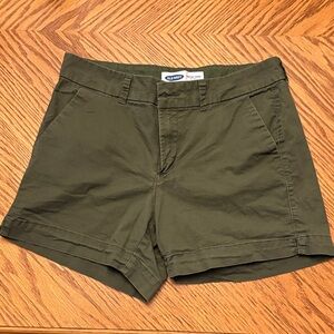 Old Navy Women's Cargo Shorts in Olive